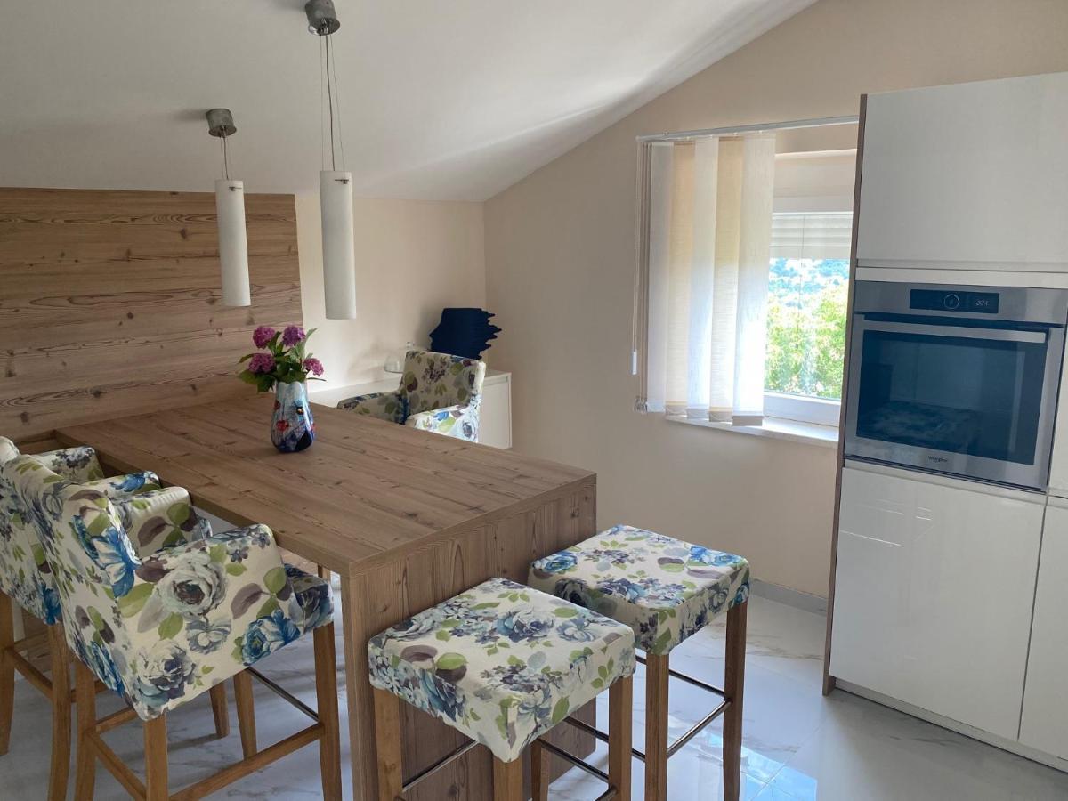Andrea, Premium Three Bedroom Apartment, Entire Floor カスタヴ エクステリア 写真