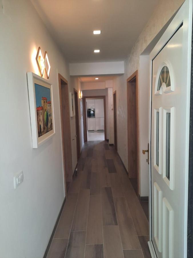 Andrea, Premium Three Bedroom Apartment, Entire Floor カスタヴ エクステリア 写真